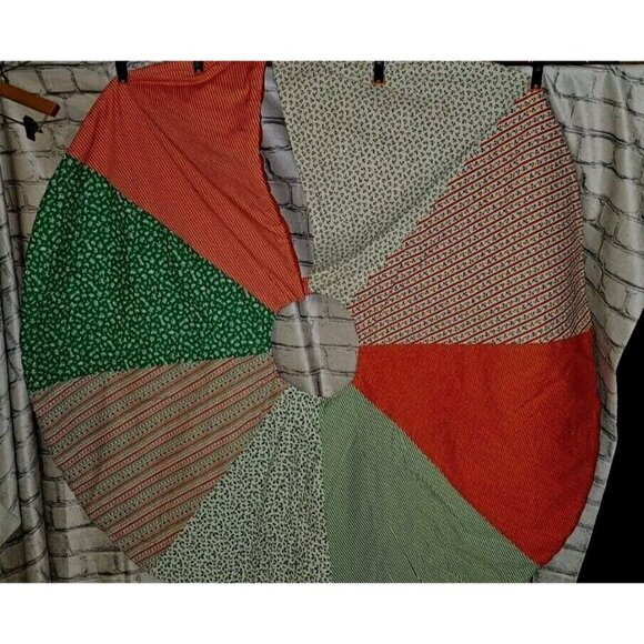 VTG Christmas Tree Skirt Handmade 50" Quilted Red Green And White - Picture 1 of 13